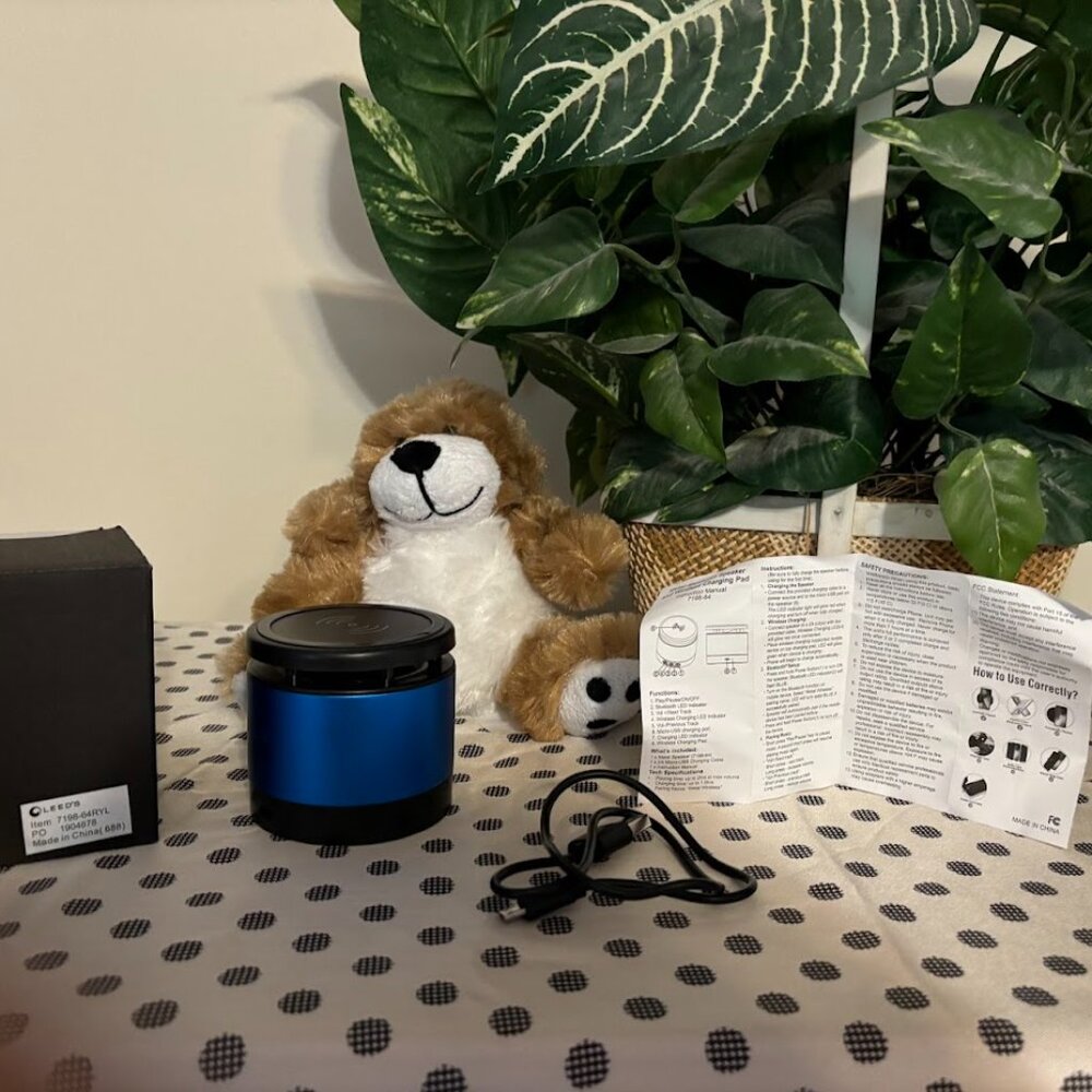 Leed's Metal Bluetooth Speaker and Wireless Charging Pad 7198-64RYL - NEW!